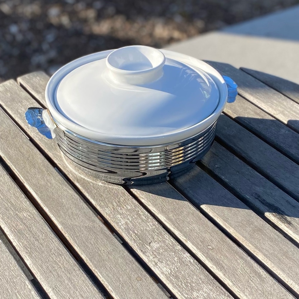 Rare MCM Hall white 9” casserole dish with metal carrier